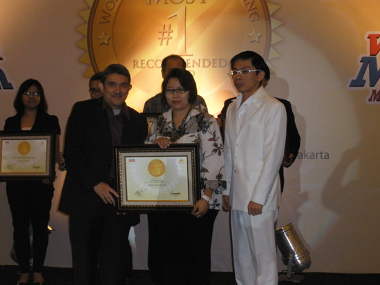 Minyak Telon Konicare Mendapatkan Word of Mouth Marketing Award (WOMM) 2012