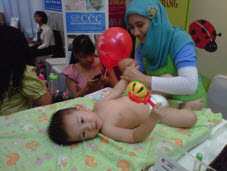 PIJAT BAYI KONICARE di event 'Mother & Children Expo 2013', Paragon Mall Semarang